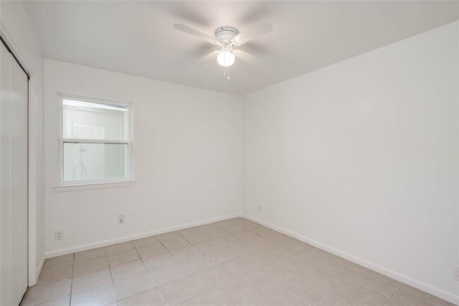 Building Photo - 3304 Dolphin Cove