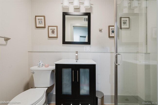 Building Photo - 4 Raymond Ave