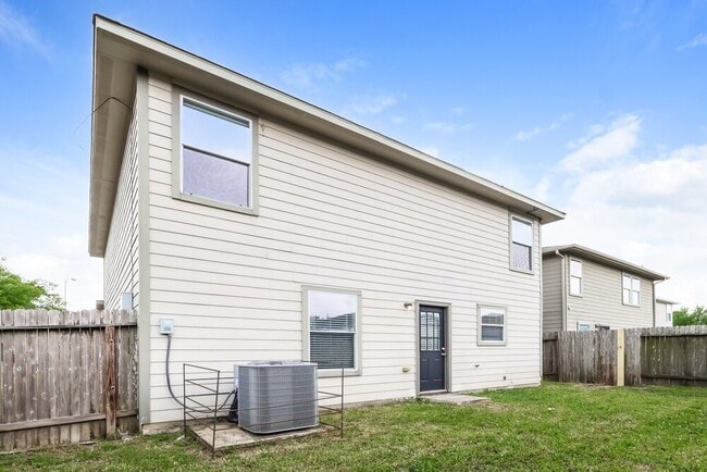 Building Photo - 21211 Linden House Ct