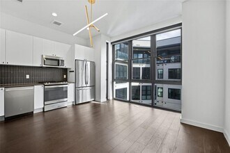 Building Photo - 800 Embassy Dr