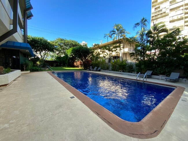 Building Photo - FULLY FURNISHED 1 BEDROOM/1 BATH IN HONOLULU
