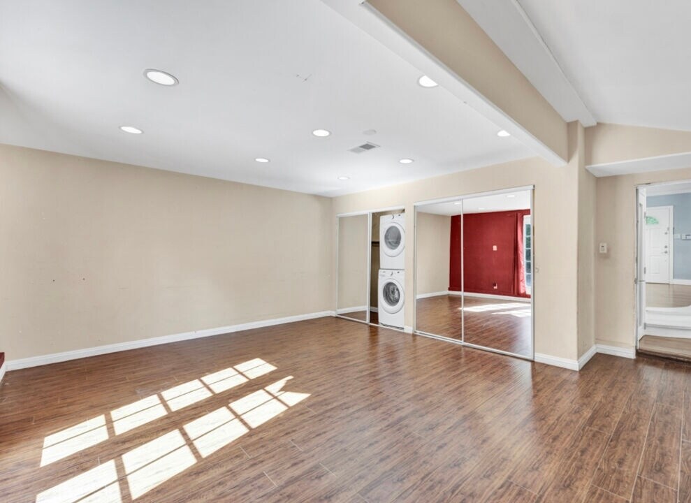 Building Photo - 6241 Canby Ave