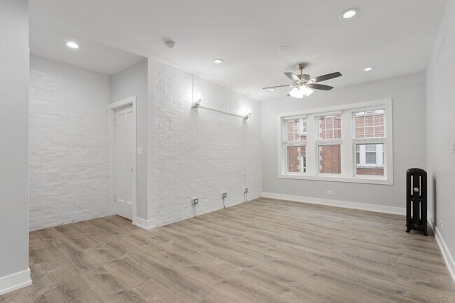 Building Photo - 6118 N Winthrop Ave