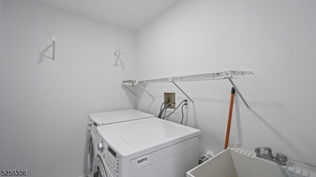 Building Photo - 1306 Stech Dr