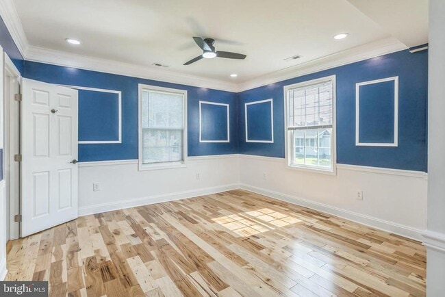 Building Photo - 400 Lake St