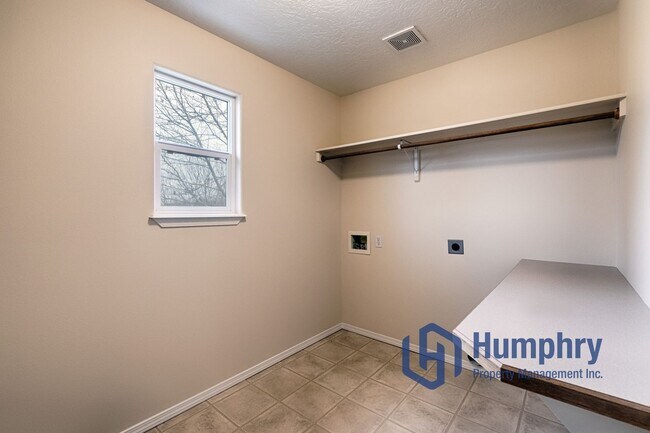 Building Photo - Great home in Meridian, close to parks, restaurants and shopping!