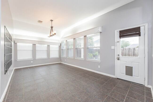 Building Photo - 8819 Rocky Knoll Ln