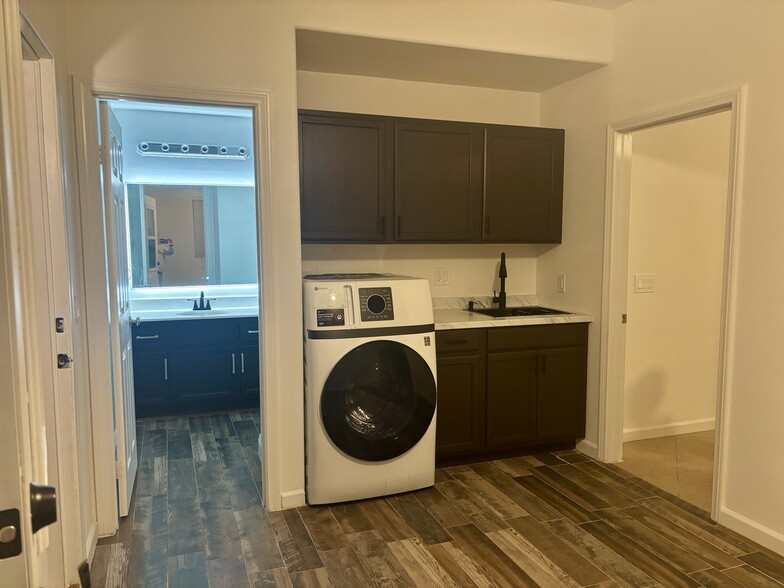 Building Photo - 3033 San Miguel Dr