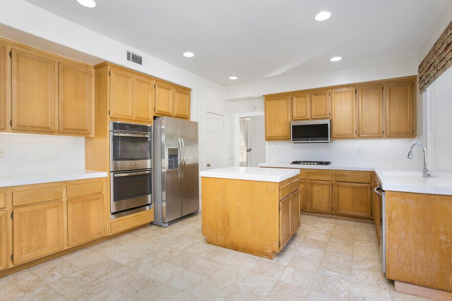 Building Photo - 11 Cipriani