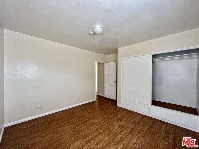 Building Photo - 4424 1/2 Arlington Ave-4424