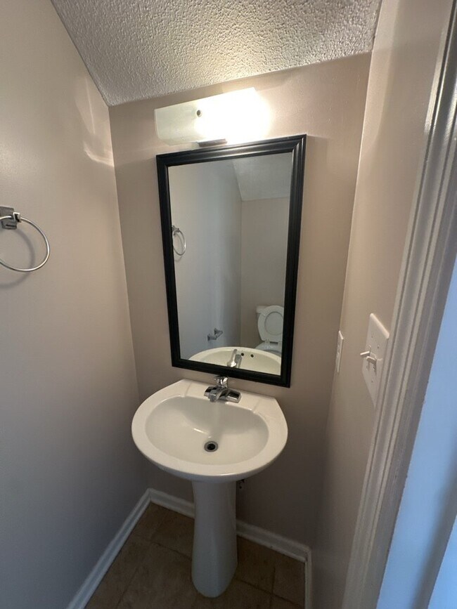 Building Photo - 809 Timberlake Trail