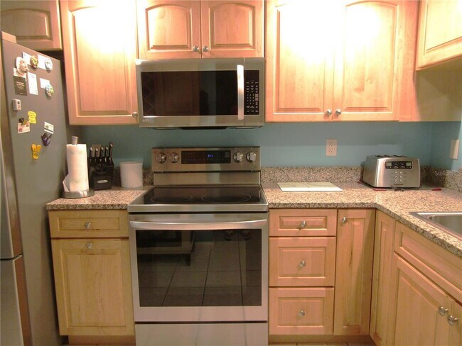 Building Photo - 4733 Winslow Beacon