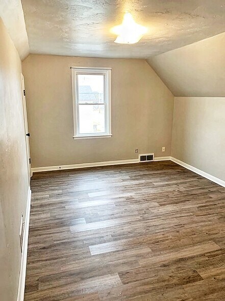 Building Photo - 2002 Jefferson St