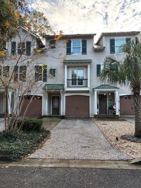 Building Photo - Yellow Bluff Living! Pet friendly Townhome