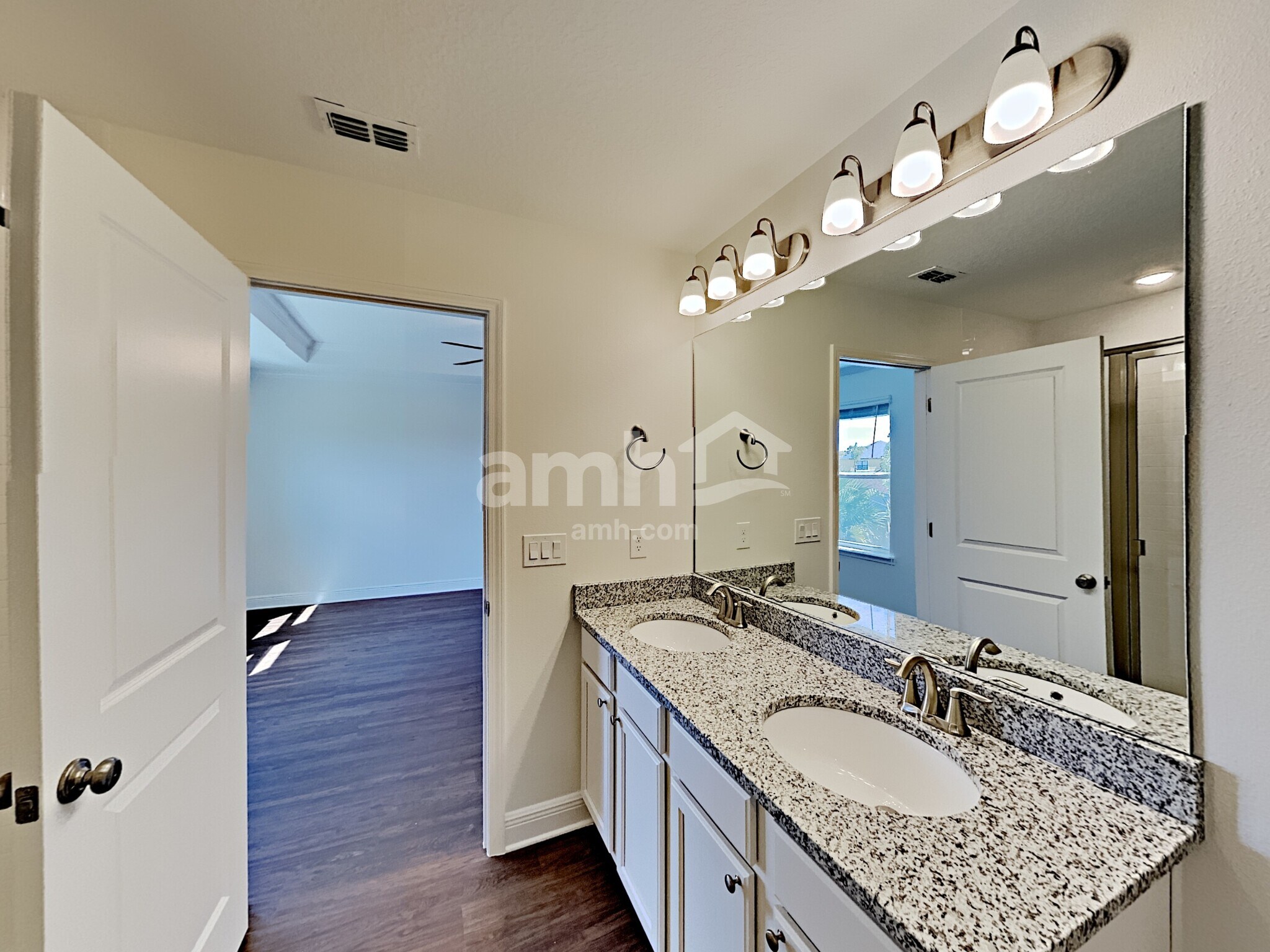 Building Photo - 1366 Celery Ave