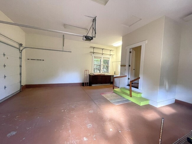 Building Photo - 240 Aulii Dr