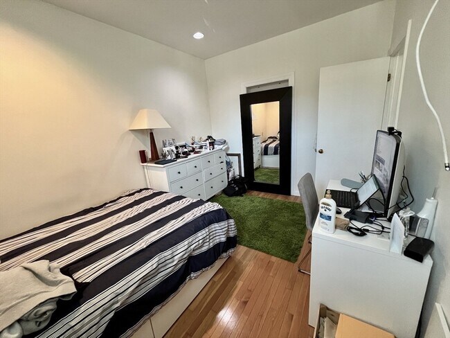 Building Photo - 130 Appleton St