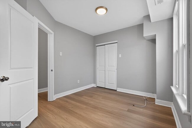 Building Photo - 325 Monmouth St