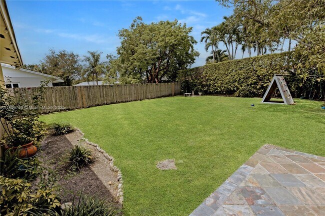 Building Photo - 10520 SW 124th Ave
