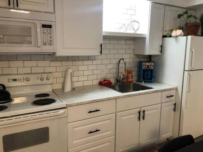 Building Photo - 5909 Bolm Rd