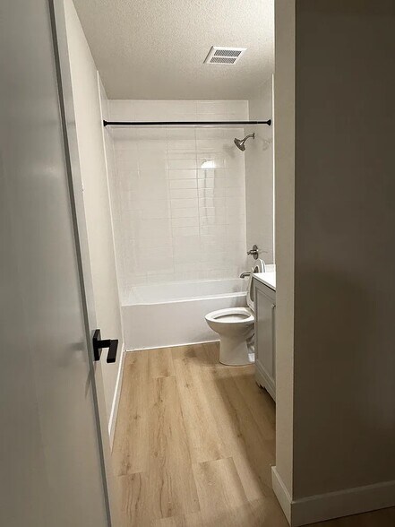 Building Photo - 7414 N Albina Ave