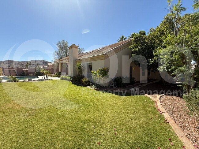 Building Photo - 902 E Desert Flower Ln