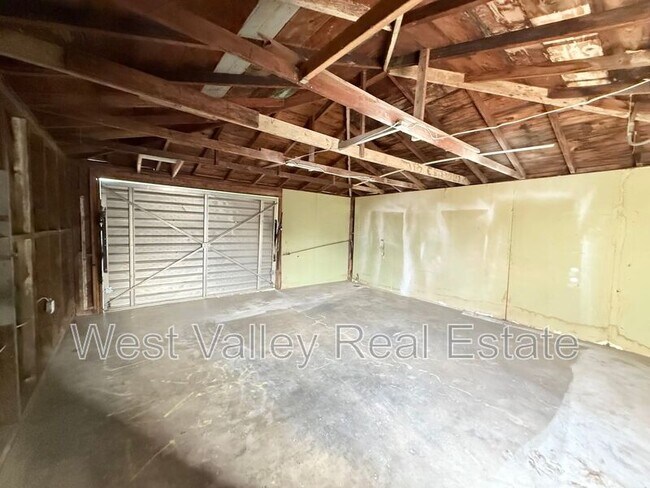 Building Photo - 606 Pierce St