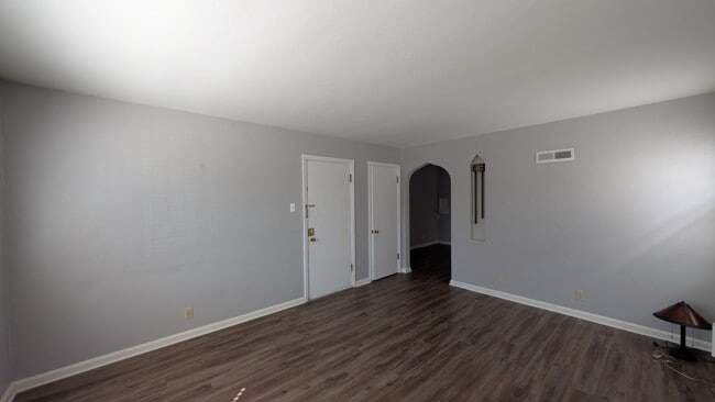 Building Photo - 5825 Sunshine Dr