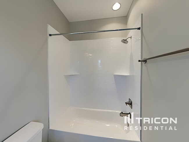 Building Photo - 1236 Hillwood Private Cove
