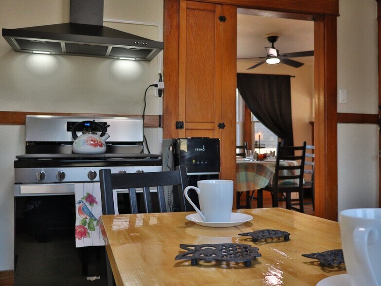 Building Photo - 40 Vincent Ave