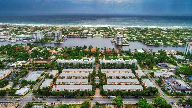 Building Photo - 304 W Mallory Cir