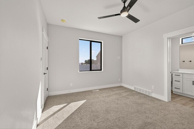 Building Photo - K551LI