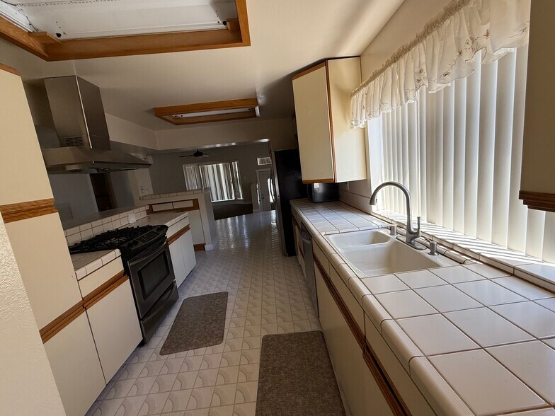 Building Photo - 280 S Craig Ave