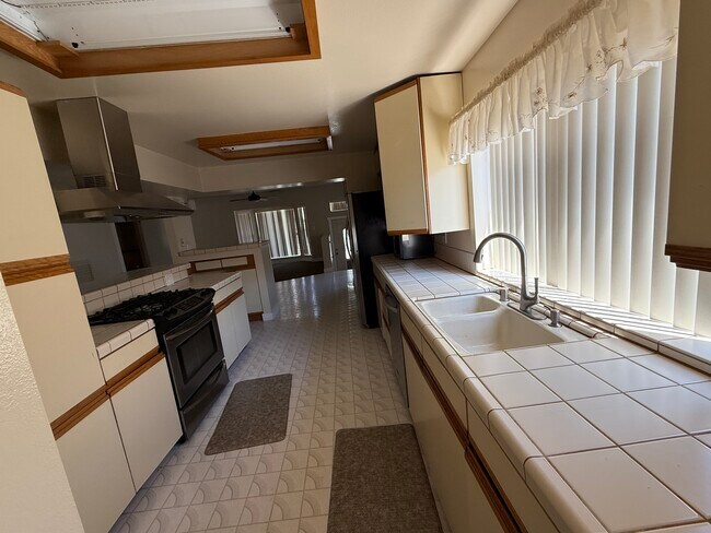 Building Photo - 280 S Craig Ave