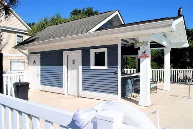 Building Photo - Pine Island Townhomes