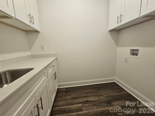 Building Photo - 197 Dale Dr