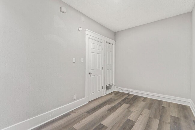 Building Photo - 621 E Main St