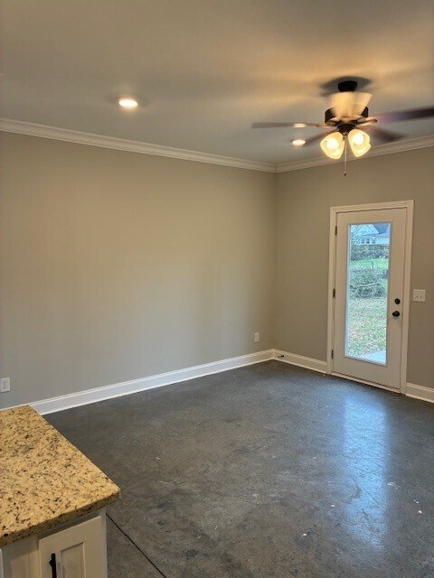 Building Photo - 744 Gracey Ave