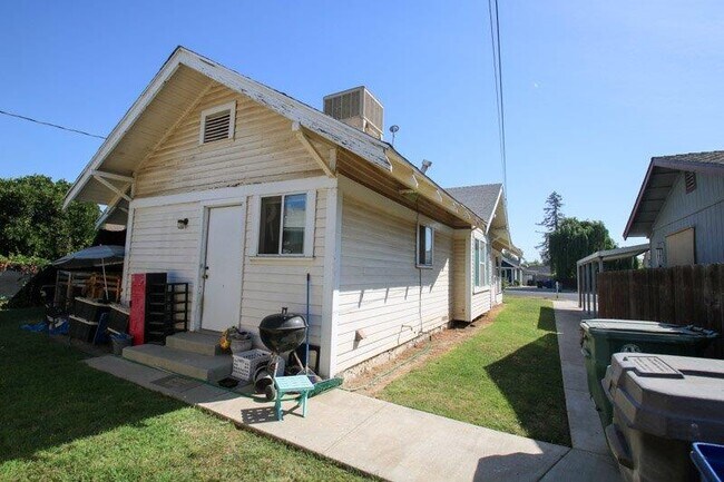 Building Photo - 1143 M St
