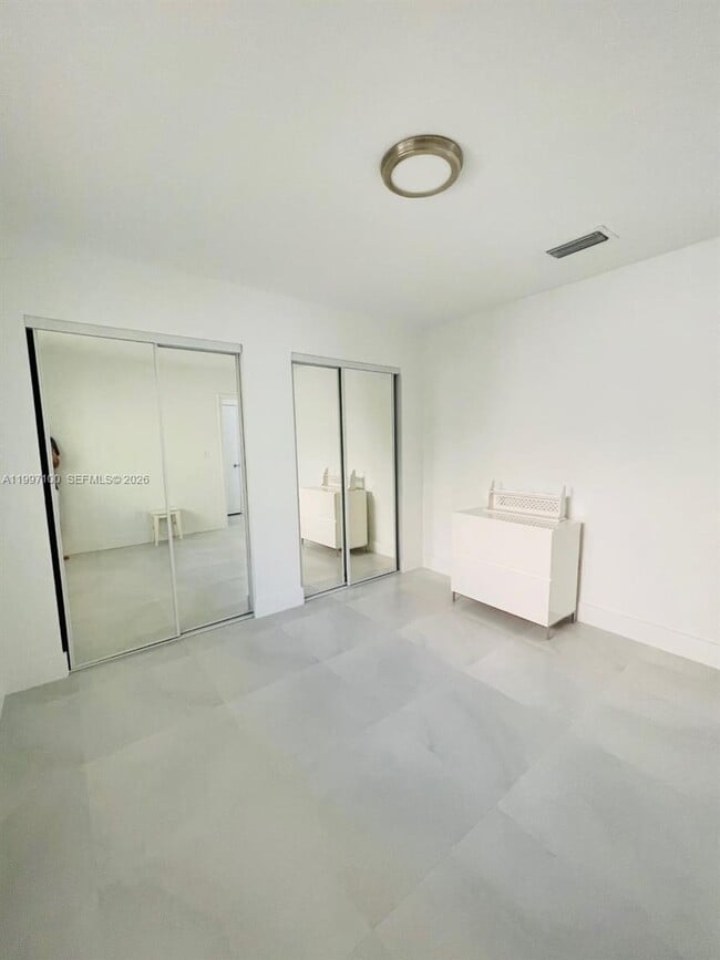 Building Photo - 1515 NE 110th St