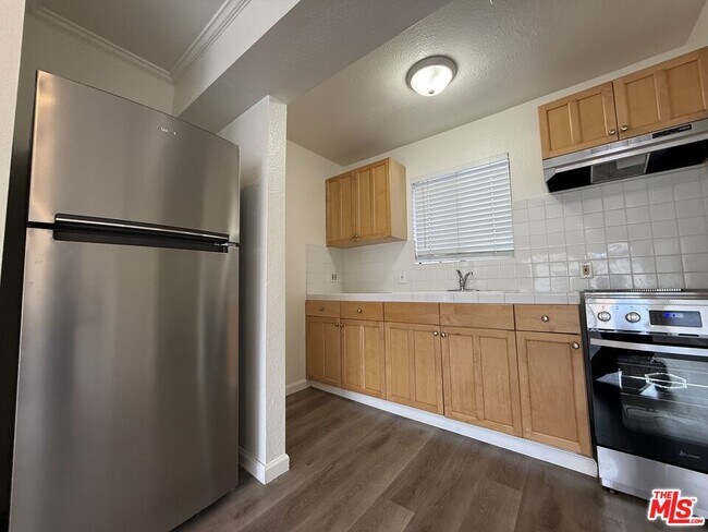 Building Photo - 1816 N Gramercy Pl