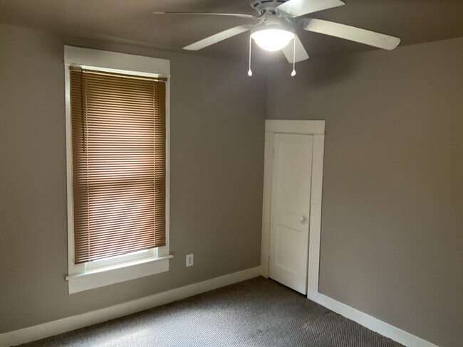 Building Photo - 125 20th Ave NE