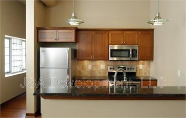 Building Photo - 606 Sycamore St