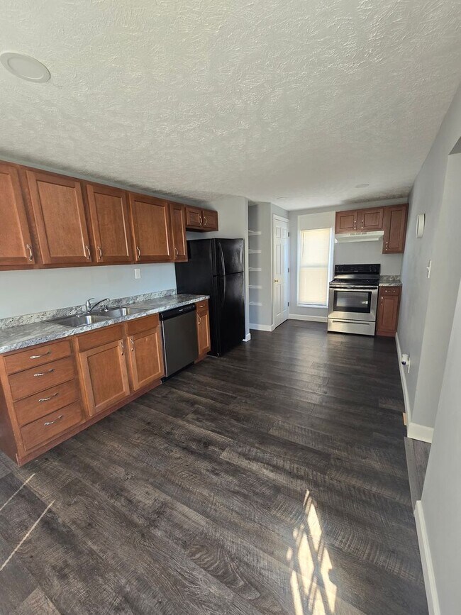 Building Photo - 2 bed 1 bath!