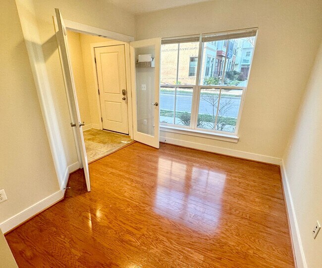 Building Photo - Amazing 3 BR/3.5 BA Townhome in Hyattsville!