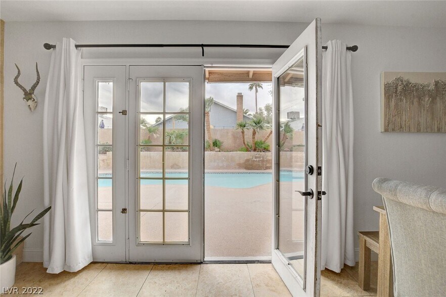 View to backyard - 3112 La Mesa Dr