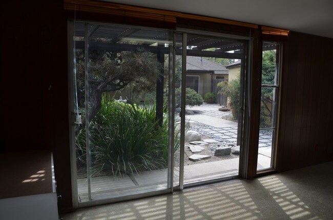 office-guest houe - 1717 Riverside Dr