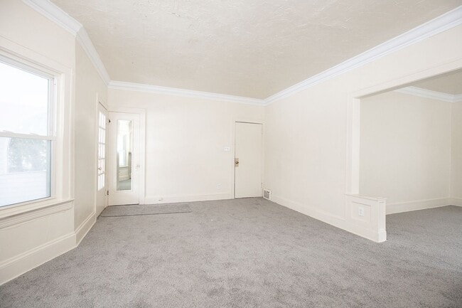 Building Photo - 3331 E 140th St