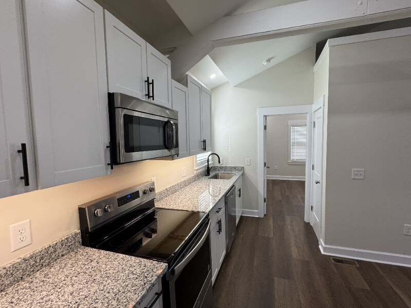 Building Photo - 630 Graham St