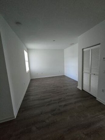 Building Photo - 7070 Venice Way